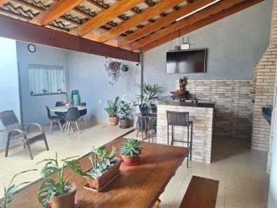 Casa com 3 Quartos à venda, 220m² no Luizote de Freitas, Uberlândia