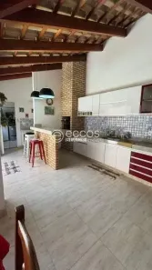 Casa com 3 Quartos à venda, 170m² no Jardim Patrícia, Uberlândia
