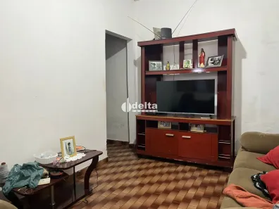 Casa com 6 Quartos à venda, 250m² no Nossa Senhora Aparecida, Uberlândia