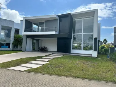 Sobrado com 5 Quartos à venda, 410m² no Torres, Torres