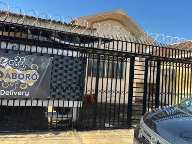 Casa com 2 Quartos para alugar, 100m² no Setor Central, Goiânia