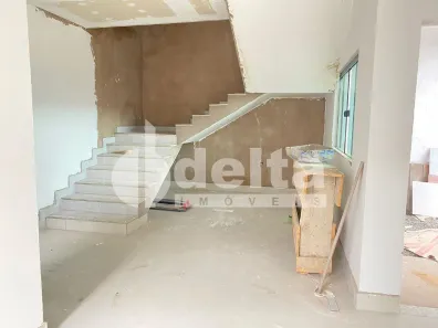 Casa com 3 Quartos à venda, 114m² no Santa Mônica, Uberlândia
