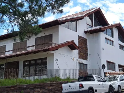 Casa com 5 Quartos à venda, 550m² no Medianeira, Porto Alegre