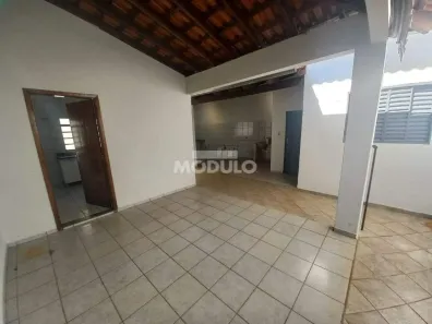 Casa com 4 Quartos para alugar, 165m² no Planalto, Uberlândia