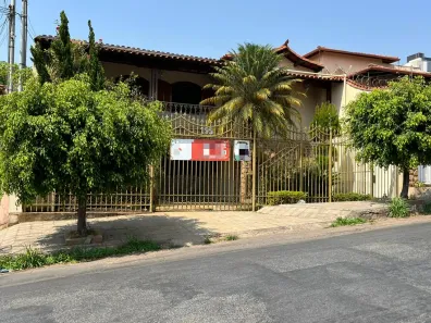 Casa com 4 Quartos à venda, 360m² no Barreiro, Belo Horizonte