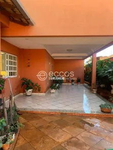 Casa com 4 Quartos à venda, 370m² no Marta Helena, Uberlândia