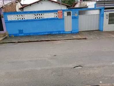 Casa com 3 Quartos à venda, 370m² no Serrinha, Fortaleza