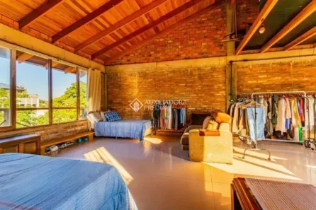 Casa com 3 Quartos para alugar, 297m² no Jardim do Salso, Porto Alegre