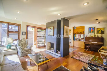 Casa com 4 Quartos à venda, 276m² no Medianeira, Porto Alegre