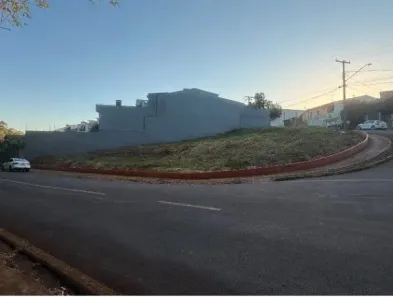 Lote/Terreno à venda, 695m² no Jardim Sumaré, Londrina