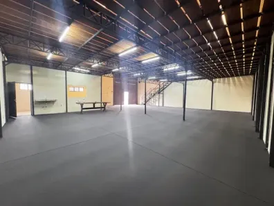 Prédio Residencial para alugar, 240m² no Vila Cardia, Bauru