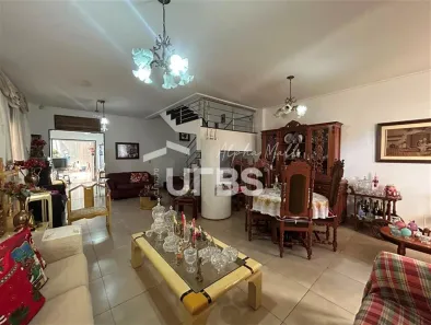 Sobrado com 3 Quartos à venda, 195m² no Chácaras Alto da Glória, Goiânia