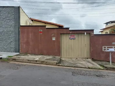Casa com 2 Quartos para alugar, 80m² no Fonte Grande, Contagem