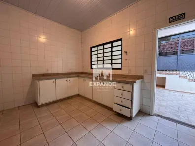 Imóvel Comercial com 3 Quartos para alugar, 217m² no Centro, Botucatu