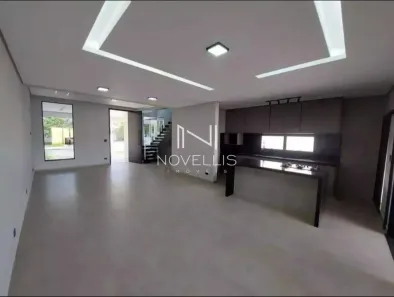 Sobrado com 4 Quartos para alugar, 246m² no Jardim Jacinto, Jacareí