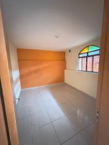 Casa com 2 Quartos para alugar, 60m² no Água Branca, Contagem