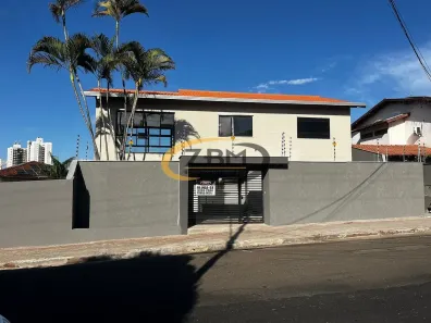 Casa com 3 Quartos à venda, 400m² no Champagnat, Londrina