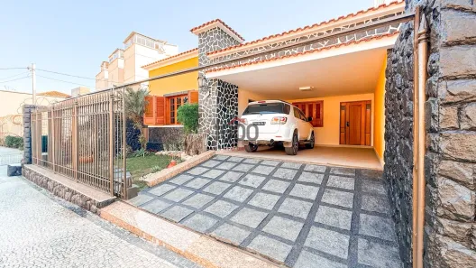 Casa com 3 Quartos à venda, 370m² no Progresso, Juiz de Fora