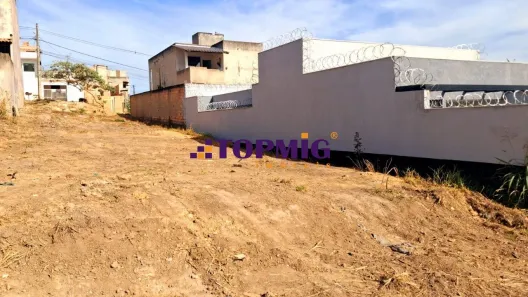 Lote/Terreno à venda, 230m² no Monte Verde, Betim