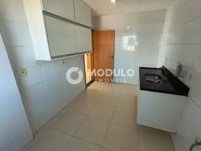 Apartamento com 3 Quartos para alugar, 90m² no Presidente Roosevelt, Uberlândia