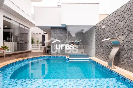 Casa de Condomínio com 5 Quartos à venda, 336m² no Jardins Madri, Goiânia