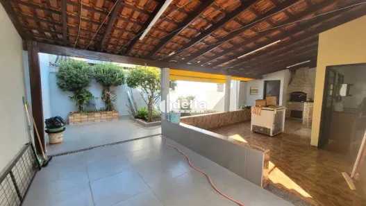 Casa com 3 Quartos à venda, 205m² no Segismundo Pereira, Uberlândia