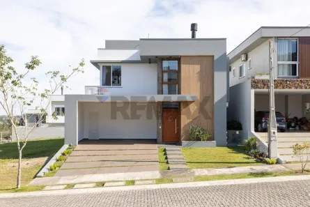 Casa com 4 Quartos à venda, 244m² no Tomazetti, Santa Maria