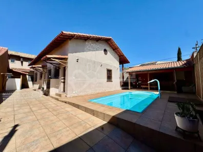 Casa com 4 Quartos à venda, 189m² no Santa Amélia, Belo Horizonte