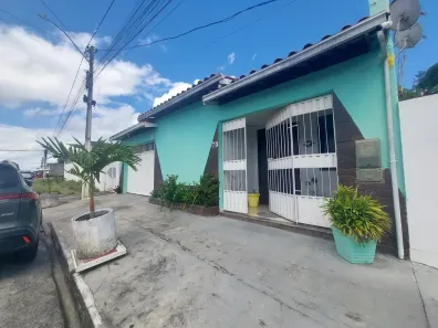 Casa com 3 Quartos para alugar, 250m² no Jardim Petrolar, Alagoinhas