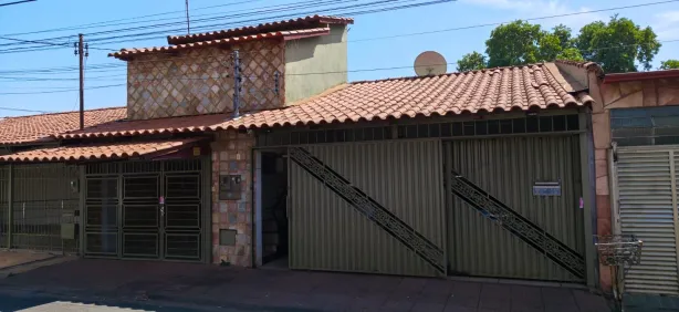 Casa com 5 Quartos à venda, 220m² no Feliz, Goiânia