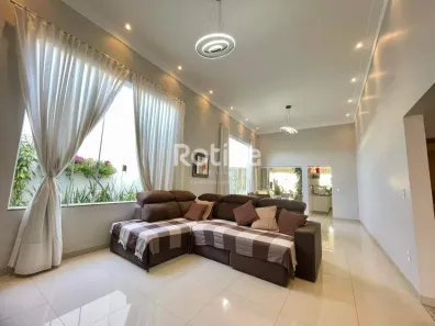 Casa com 3 Quartos à venda, 244m² no Jardim Brasília, Uberlândia