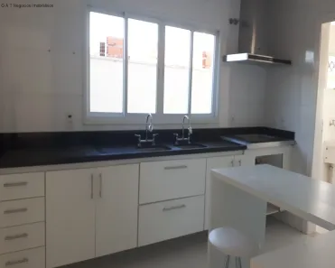Casa de Condomínio com 3 Quartos para alugar, 320m² no Bairro da Vossoroca, Sorocaba