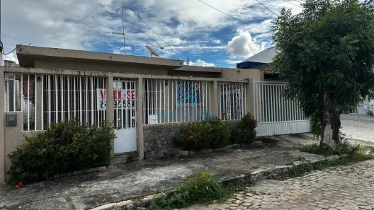 Casa com 4 Quartos à venda, 146m² no Candelária, Natal