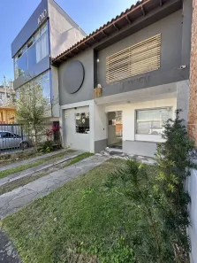 Casa com 3 Quartos para alugar, 191m² no Rio Branco, Porto Alegre