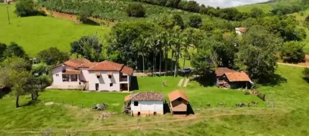 com 4 Quartos à venda, 96800m² no , Muzambinho