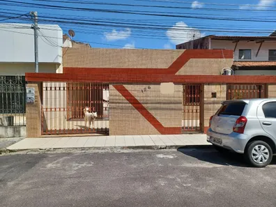 Casa com 4 Quartos à venda, 400m² no Treze de Julho, Aracaju