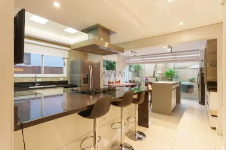 Casa de Condomínio com 3 Quartos à venda, 309m² no São Braz, Curitiba