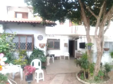 Casa com 2 Quartos à venda, 200m² no Passo da Areia, Porto Alegre