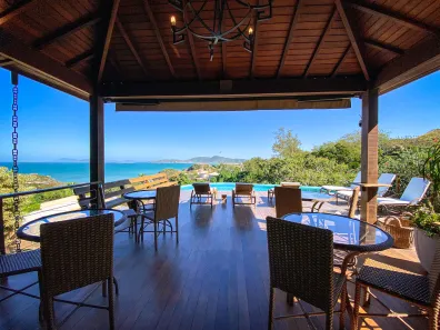 Casa com 7 Quartos à venda, 331m² no Albatroz, Armação dos Búzios