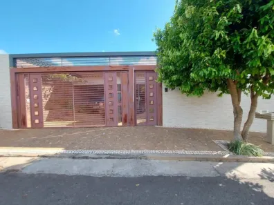 Casa com 3 Quartos à venda, 250m² no Jardim Marajó, Marília