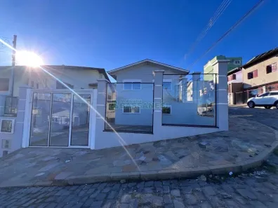 Casa com 2 Quartos para alugar, 100m² no Rio Branco, Caxias do Sul