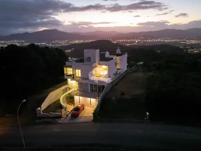 Casa de Condomínio com 5 Quartos à venda, 1100m² no Roçado, São José