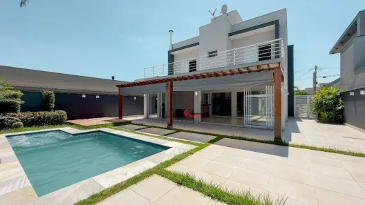 Casa de Condomínio com 3 Quartos para alugar, 267m² no Chácara Letônia, Americana
