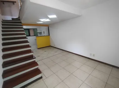 Sobrado com 3 Quartos à venda, 105m² no Jardim Guerreiro, Cotia
