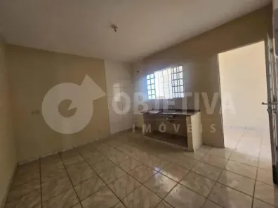 Apartamento com 3 Quartos para alugar, 80m² no Marta Helena, Uberlândia