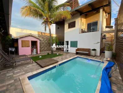 Sobrado com 3 Quartos à venda, 300m² no Granada, Uberlândia