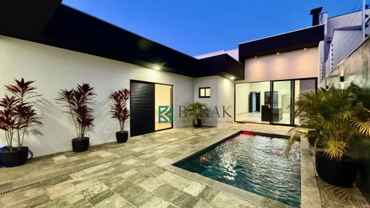 Casa com 3 Quartos à venda, 333m² no Jardim Itália, Maringá