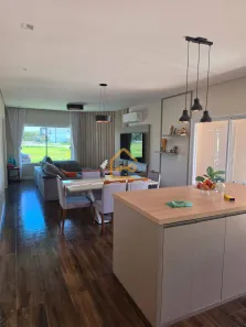 Casa de Condomínio com 3 Quartos à venda, 220m² no Jardim Jacinto, Jacareí