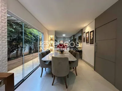 Casa com 3 Quartos à venda, 200m² no Planalto, Uberlândia