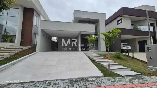 Casa de Condomínio com 3 Quartos à venda, 200m² no Parque Ipiranga, Resende